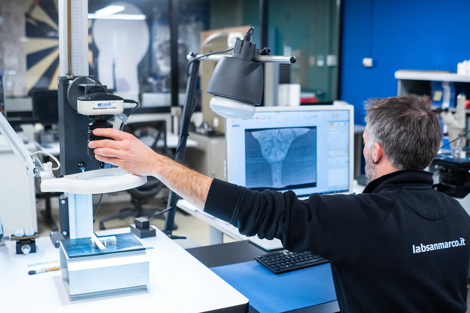 Trendinox integra le forniture con controlli di laboratorio grazie alla sinergia con Laboratorio Prove Materiali S. Marco S.r.l...
